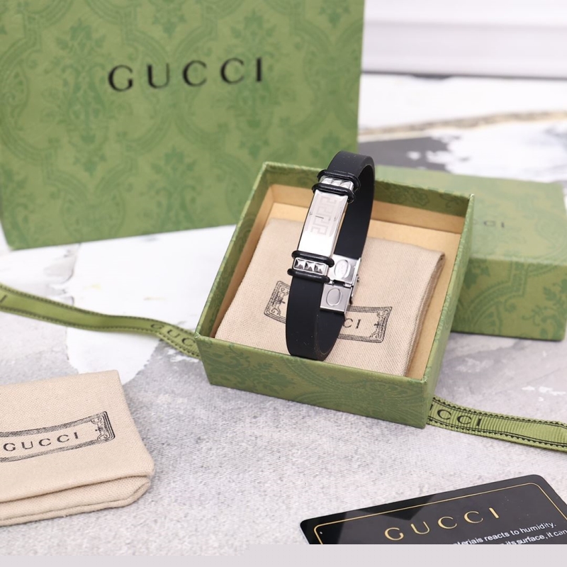 G*u*i bracelets